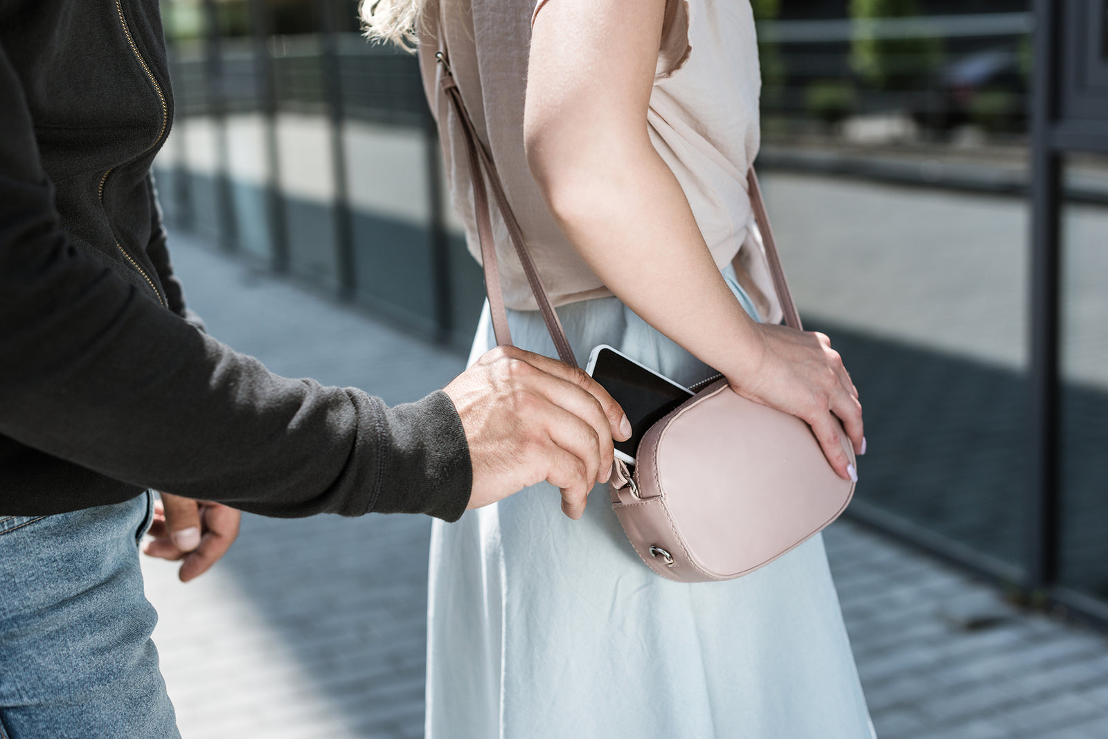 How to Avoid Theft While Traveling