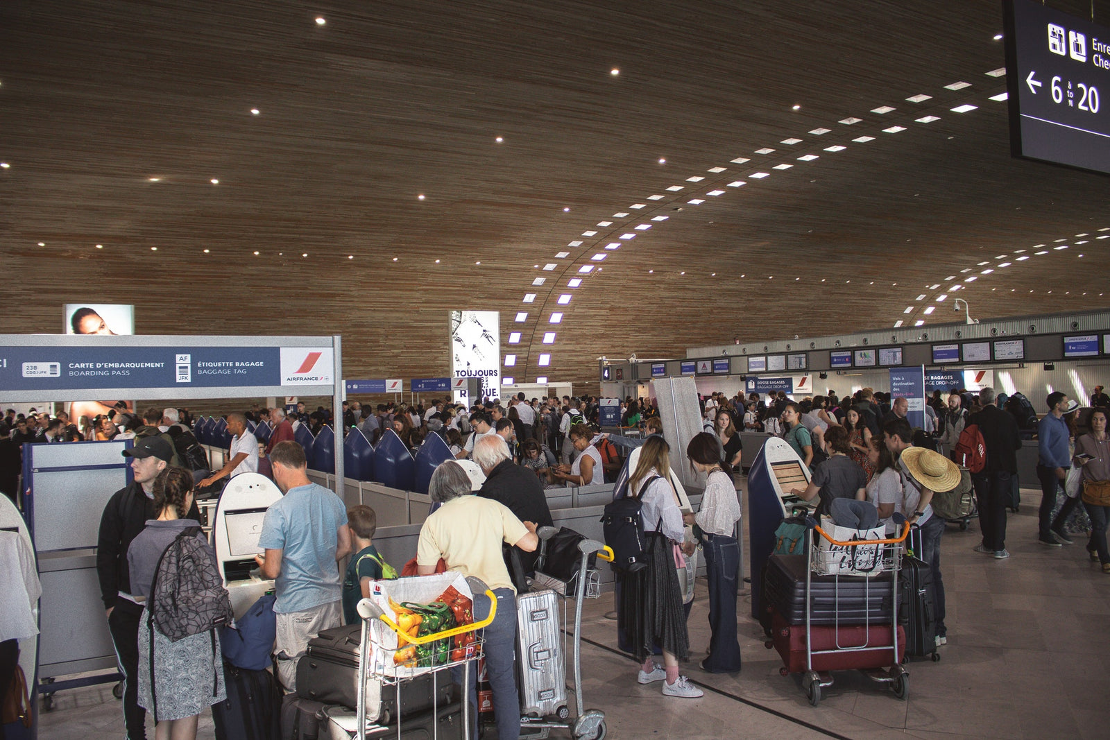 Essential Tips to Keep Your Bag Safe When Travelling