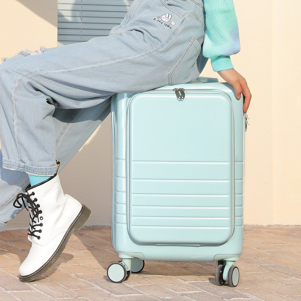 Camel Mountain® Noir Medium 24" suitcase