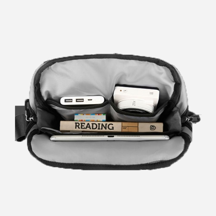 Spaciousblacktravelwaistbag