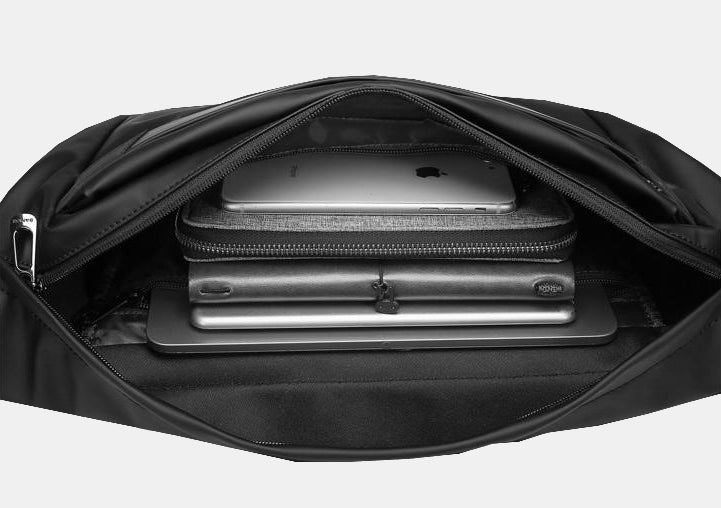 The Dame de Fantaisie Essentials Sling Bag