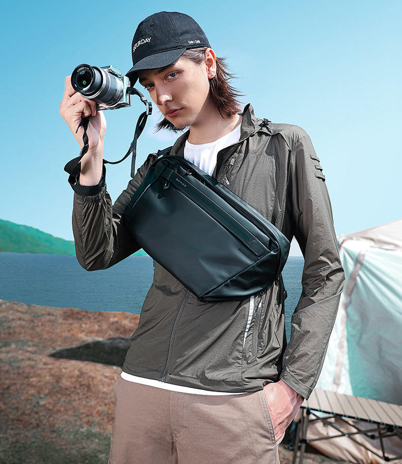 The Dame de Fantaisie Essentials Sling Bag