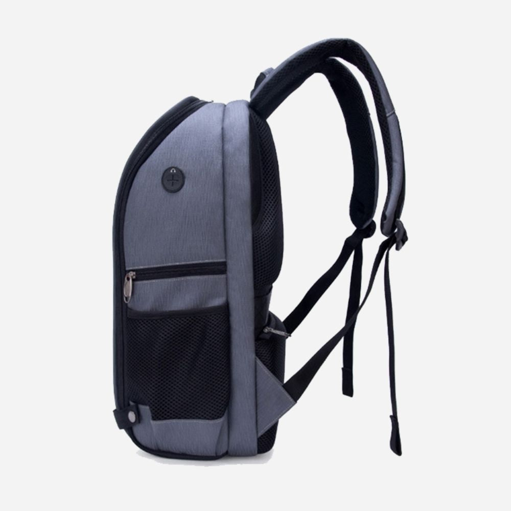 sideusbslotCMProfessionalCameraBackpack